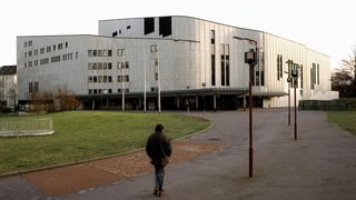 Das Essener Opernhaus in einer Aufnahme aus dem Jahr 1998. Das Essener Opernhaus in einer Aufnahme aus dem Jahr 1998.