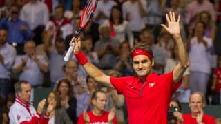 Roger Federer bejubelt seinen Sieg gegen Simone Bolelli.