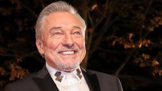 Ein lachender älterer Mann. Ein lachender älterer Mann.