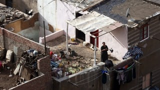 Blick auf ein Hausdach des Bulaq-Viertels in Kairo