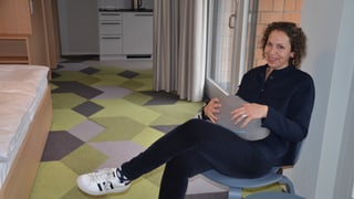 Frau mit Roboter Frau mit Roboter