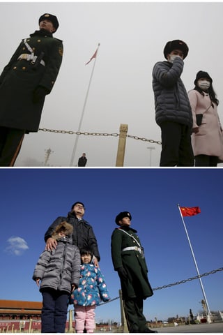 Im oberen Bild stehen ein Wächter und zwei Leute mit Mundschutz unter einer schlafen chinesischen Fahne. Der Himmel ist grau. Im unteren Bild steht ein Wächter und ein Familienvater ohne Mundschutz unter einer wehenden chinesischen Fahne. Der Himmel ist blau.