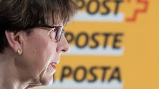 Profil von Susanne Ruoff, im Hintergrund das Logo der Post Profil von Susanne Ruoff, im Hintergrund das Logo der Post