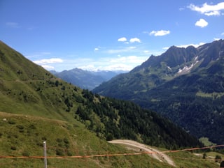 Blick auf eine Alp oberhalb von Airolo. 