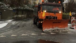Ein Schneepflug im Einsatz