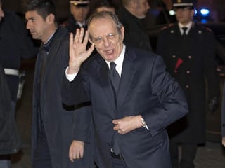 Pier Carlo Padoan winkt.