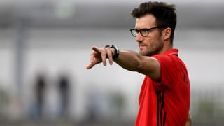 FCB-Trainer Raphael Wicky gibt Anweisungen.