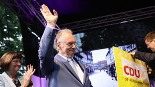 Ministerpräsident von Sachsen-Anhalt, Reiner Haselhoff, freut sich über das gute Ergebnis seiner Partei.