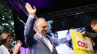 Ministerpräsident von Sachsen-Anhalt, Reiner Haselhoff, freut sich über das gute Ergebnis seiner Partei. Ministerpräsident von Sachsen-Anhalt, Reiner Haselhoff, freut sich über das gute Ergebnis seiner Partei.