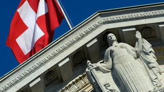 Die Statue Justizia beim Bundesgericht 