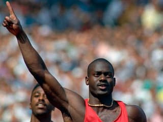 Der kanadische Sprinter Ben Johnson jubelt  