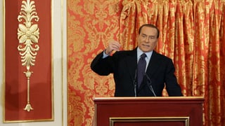 Berlusconi am Rednerpult