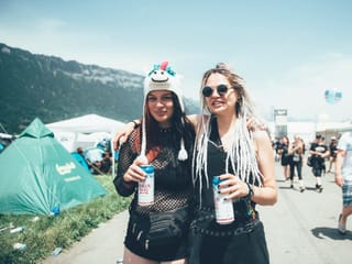 Lustige Mützen sind dieses Jahr auch am Greenfield Trend. We like!