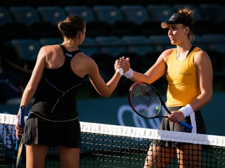Beatriz Haddad Maia (r.) nach dem Sieg gegen Karolina Pliskova. Beatriz Haddad Maia (r.) nach dem Sieg gegen Karolina Pliskova.