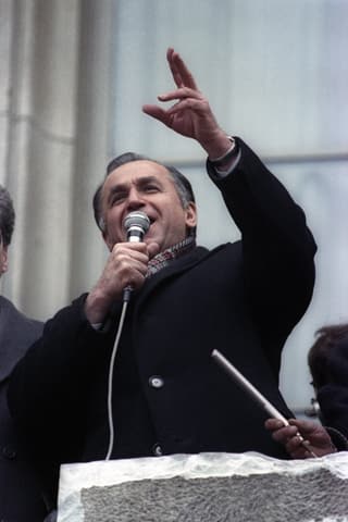 Iliescu kurz nach seiner Wahl im Januar 1990: Iliescu kurz nach seiner Wahl im Januar 1990: