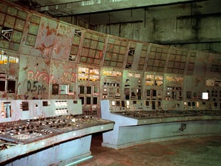 Blick in den zerstörten Kontrollraum des AKW Tschernobyl. 