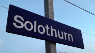 Bahn-Schild mit Aufschrift Solothurn Bahn-Schild mit Aufschrift Solothurn
