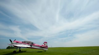 Ein einsames Propellerflugzeug auf dem Flugplatz Schupfart Ein einsames Propellerflugzeug auf dem Flugplatz Schupfart
