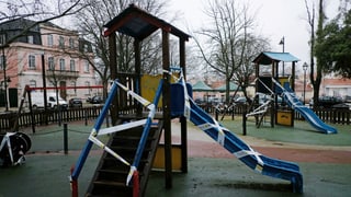 gesperrter Spielplatz gesperrter Spielplatz