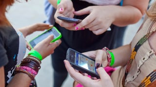 Jugendliche Smartphone-Nutzer