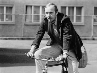Rudolf Hafner auf dem Fahrrad