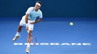 Federer mit einem Aufschlag in Brisbane.