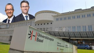 Zwei Männer hinter einem spital.