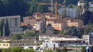 Quartier Weinbergli in der Stadt Luzern mit Baukränen. 