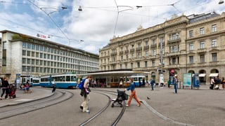 Zürcher Paradeplatz mit Hauptsitzen von UBS und CS