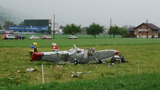 Das Wrack des abgestürzten Flugzeuges in Kägiswil. Das Wrack des abgestürzten Flugzeuges in Kägiswil.