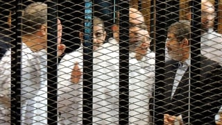 Mursi hinter Gittern.