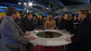 Gesprächsrunde am Arena-Tisch. Gesprächsrunde am Arena-Tisch.