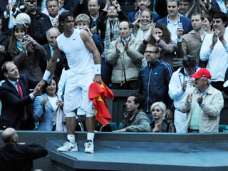 Rafael Nadal bei der Ehrenrunde nach Wimbledonsieg 2008