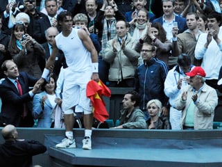 Rafael Nadal bei der Ehrenrunde nach Wimbledonsieg 2008 Rafael Nadal bei der Ehrenrunde nach Wimbledonsieg 2008