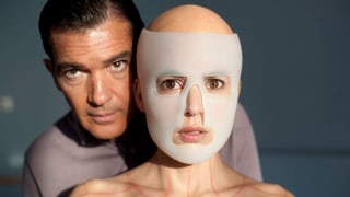 Antonio Banderas und sein «Opfer» im Film «La piel que habito».