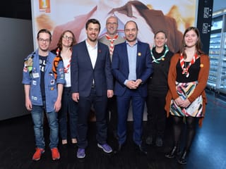 Gruppenbild Cevianer mit Tagesschau-Chef Urs Leuthard.