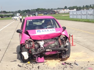 Crash-Auto mit eingedrückter Front. Crash-Auto mit eingedrückter Front.