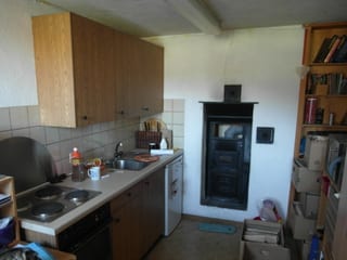 Blick in Küche der Arbeiterwohnung, noch nicht umgebaut