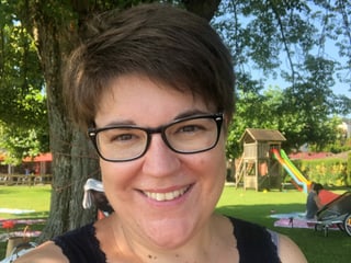 SRF-Userin Barbara lächelt in die Kamera SRF-Userin Barbara lächelt in die Kamera