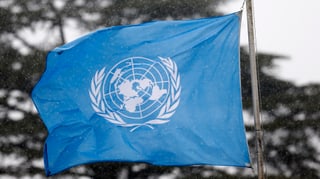 UNO-Flagge weht vor dem Genfer Hauptsitz (Aufnahme von März 2016). 