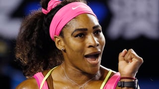 Serena Williams ballt ihre linke Faust.