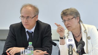 Regierungsrätin Béatrice Métraux und der Gerichtspräsident Jean-François Meylan beim Medienanlass.
