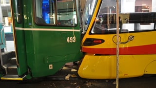 Trams ineinenader verkeilt
