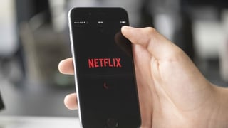 Das Logo des Netflix-App auf einem Handy