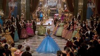 Cinderella trifft im Ballsaal auf den Prinzen