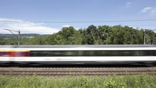 Vorbeifahrender Zug. Vorbeifahrender Zug.