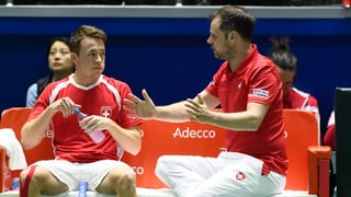 Davis-Cup-Captain Severin Lüthi mit Adrian Bodmer. 