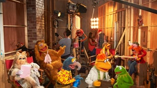Stehen und sitzen vor dem Umzug ins Fernsehen: die «Muppets» um Kermit & Co.