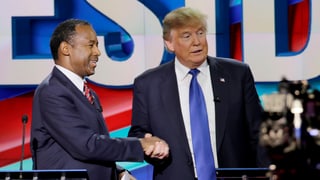Ben Carson und Donald Trump an einer Debatte am 25. Februar in Houston (TX).