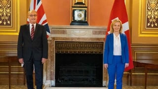 Wirtschaftsminister Guy Parmelin (L) und Elizabeth Truss, britische Ministerin für internationalen Handel